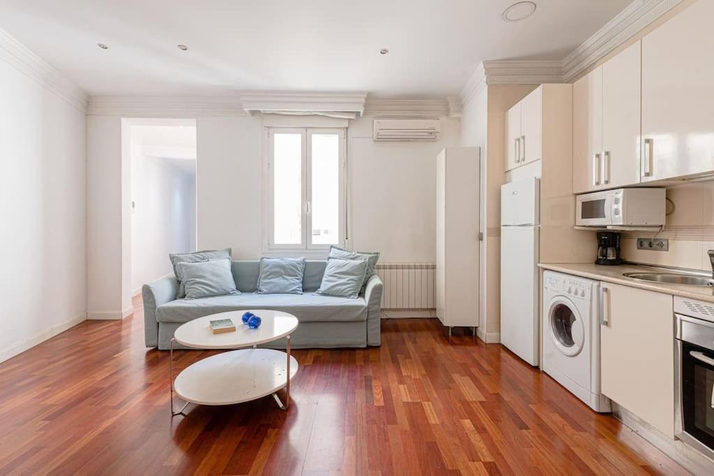Modern Apartment In Chueca Inf3Iz4 Madrid Bagian luar foto