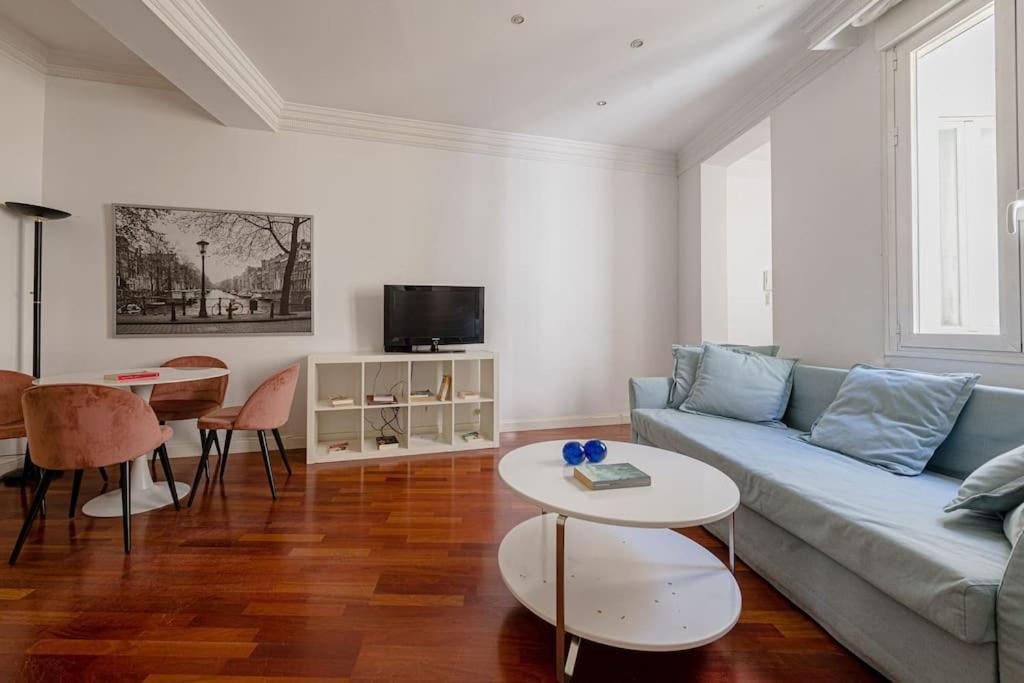 Modern Apartment In Chueca Inf3Iz4 Madrid Bagian luar foto