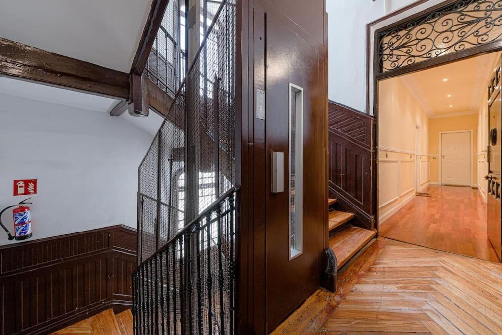 Modern Apartment In Chueca Inf3Iz4 Madrid Bagian luar foto