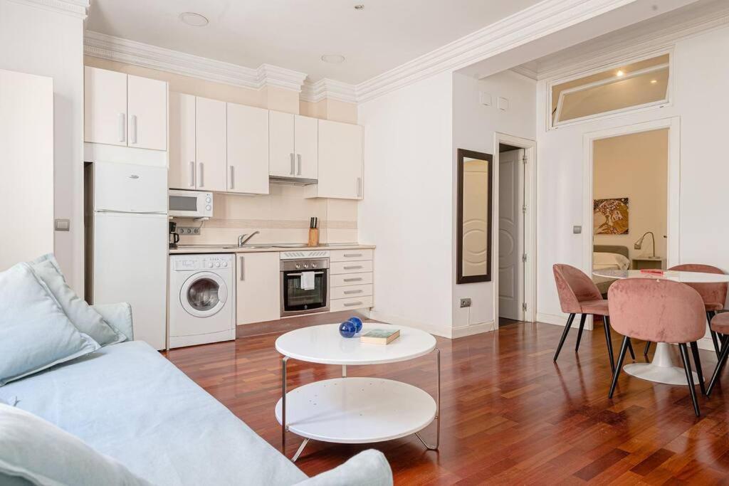 Modern Apartment In Chueca Inf3Iz4 Madrid Bagian luar foto