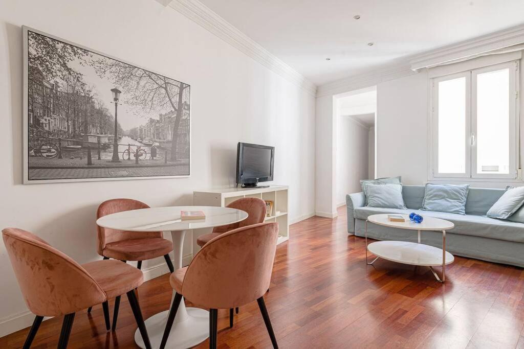 Modern Apartment In Chueca Inf3Iz4 Madrid Bagian luar foto