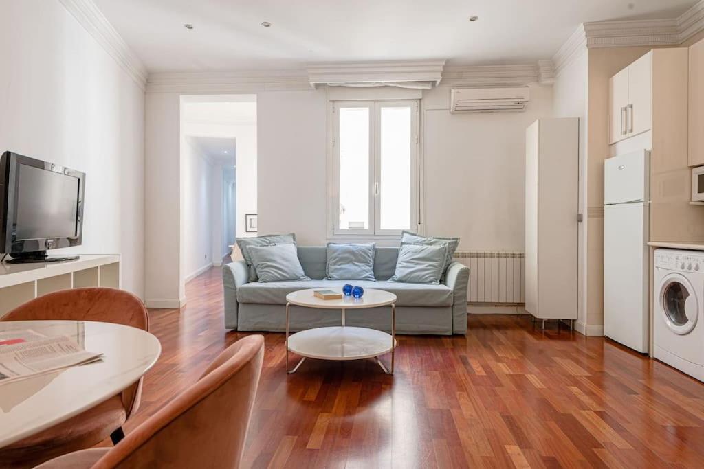 Modern Apartment In Chueca Inf3Iz4 Madrid Bagian luar foto