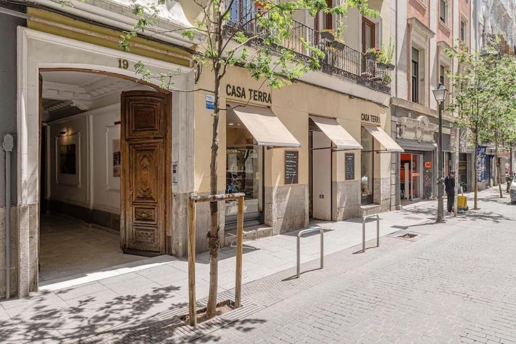 Modern Apartment In Chueca Inf3Iz4 Madrid Bagian luar foto