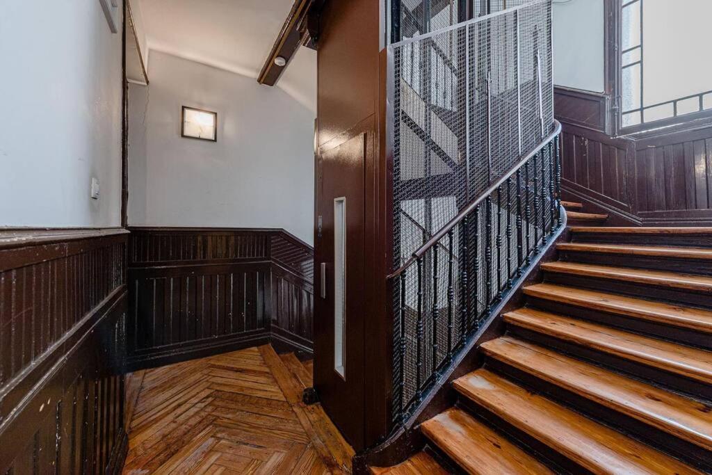 Modern Apartment In Chueca Inf3Iz4 Madrid Bagian luar foto