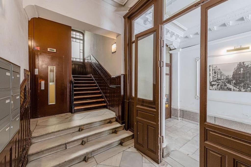 Modern Apartment In Chueca Inf3Iz4 Madrid Bagian luar foto